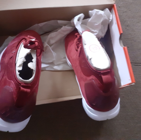 Nike Hyperdunk Shoe - Picture 4 of 9